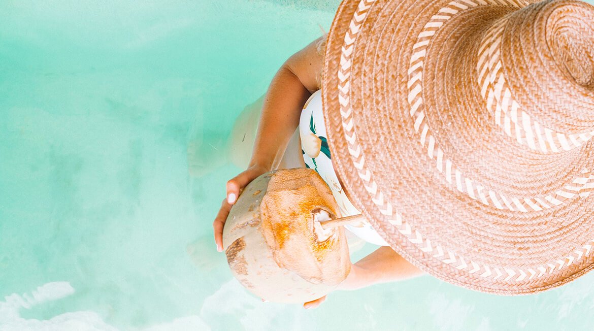 7 Flattering One-Piece Bathing Suits for Every Body Type (Demo) 3 3 (Demo)