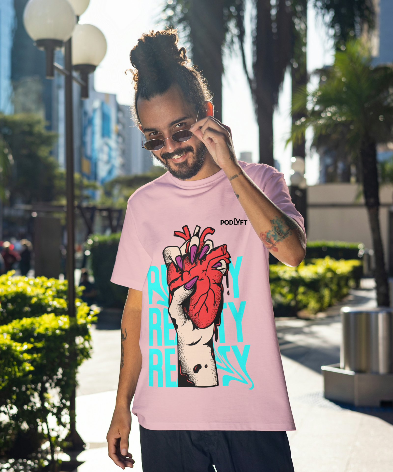 Bold Red Heart Graphics Oversized T-shirt – PodLyft