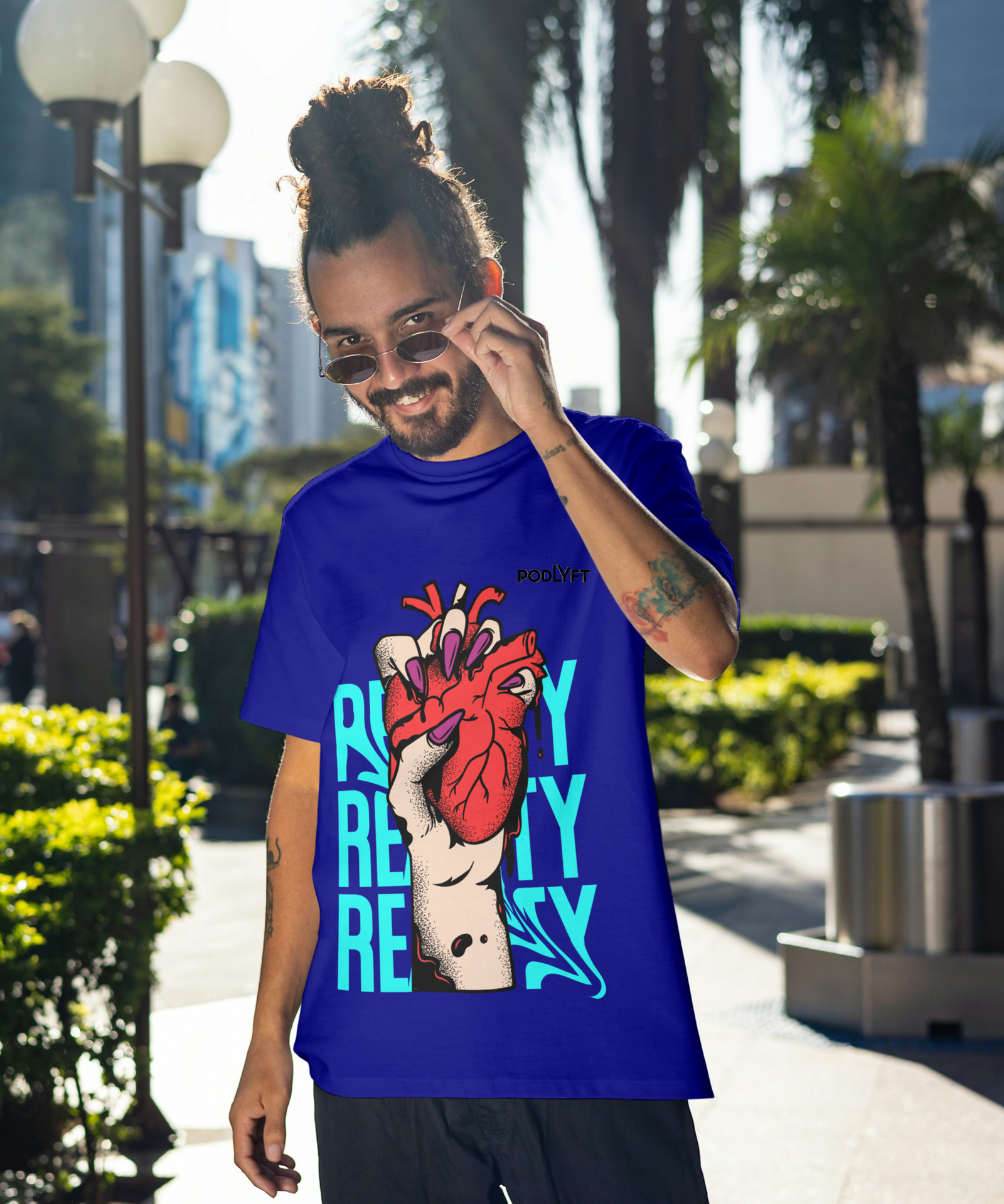 Bold Red Heart Graphics Oversized T-shirt – PodLyft