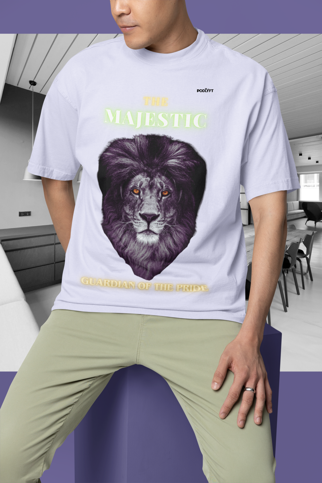 Majestic Lion Head T-Shirt in Lavender, size M from PodLyft.
