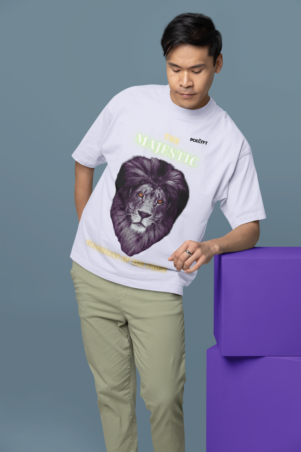 Majestic Lion Head T-Shirt in Lavender, size S from PodLyft.