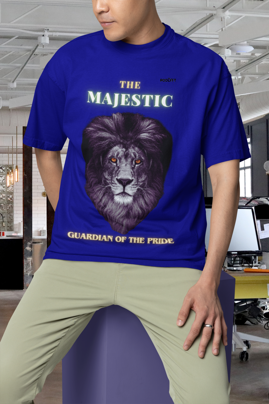 Majestic Lion Head T-Shirt in Navy Blue, size M from PodLyft.